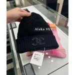 Chanel 2024N Ski Collection 🖤 Heavyweight Cashmere Scarf / Knit Beanie with Metallic Logo - Ultra Warmth & Face-Slimming Effect - Image 11