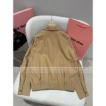 miumiu 2025SS Early Fall Collection 🤎 American Retro Jacket - Khaki Leather Logo Notch Collar Coat - Image 6