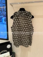 Chanel Vintage Exclusive Series 🆕 Retro Print Camisole - Ruffle V-Neck Tie-Front Pearl Bow Top - Image 22