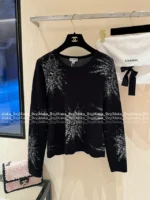 Chanel 25B Early Fall Collection 🖤 Snowflake Logo Sweater - Jacquard Wool Pullover with Round Neck - Image 4