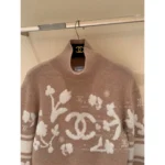 Chanel 2024N Coco Neige Ski Collection ❄️ Jacquard Logo Cashmere Sweater - High-Neck Knit with Dust Bag Packaging - Image 9