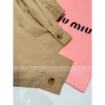 miumiu 2025SS Early Fall Collection 🤎 American Retro Jacket - Khaki Leather Logo Notch Collar Coat - Image 2