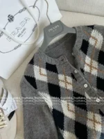 Prada 2025SS Fall/Winter Collection 🆕 Celebrity-Inspired Cashmere Sweater - Preppy Argyle Pullover with Youthful Charm 🐑 - Image 12