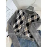 Prada 2025SS Fall/Winter Collection 🆕 Celebrity-Inspired Cashmere Sweater - Preppy Argyle Pullover with Youthful Charm 🐑 - Image 24