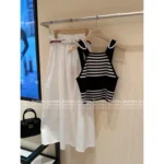 miumiu 2025SS Spring/Summer Collection 🖤 Letter Logo Sleeveless Vest - Color-Block Straps & 100% Imported Wool - Image 5