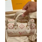 Louis Vuitton Classic Versatile "Rich Girl Must-Have"❗️ New Speedy 20 Handbag/Bowling Bag - Crossbody Shoulder Bag for Women - Image 7