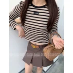 miumiu 2025SS Spring/Summer Collection 🤎 Must-Have "Spicy Girl" Set❗️ Vintage Maillard Tone Letter Logo Jacket / High-Waist Emblem Pleated Skirt - Image 6