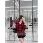 Louis Vuitton 2025SS Early Fall Collection ♥️ Women's Metal Logo Wool Blend Sweater - Round Neck Plaid Jacquard Pullover/Cardigan - Image 3