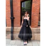 Chanel 2025S Spring/Summer Runway Collection 🖤 Corset Top with 3D Floral Appliqué - Black & White Color-Block Bustier (Slimming Silhouette) - Image 16