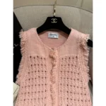 Chanel 2025P Early Spring Resort Collection 🏖️ Runway Crochet Vest - Heavy Fringe & Crystal Buckle / Sleeveless Knit Top - Image 11