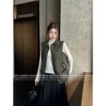FENDI Early Fall 2025 Collection Classic Jacquard Logo Sleeveless Belted Mid-Length Vest for Women - Image 12