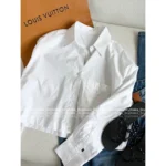 Louis Vuitton 2025SS Spring/Summer Collection 🔍 Women's Embroidered Pocket Short Shirt - Cropped White Blouse - Image 4