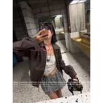 miumiu 2025SS Spring/Summer Collection 🤎 Must-Have "Spicy Girl" Set❗️ Vintage Maillard Tone Letter Logo Jacket / High-Waist Emblem Pleated Skirt - Image 2