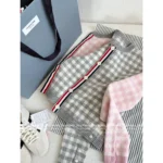 THOM BROWNE 2025SS Spring/Summer Collection 👧 Grey-Pink Plaid Knit Set - Round Neck Vest/Cardigan - Image 2