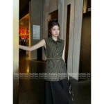 FENDI Early Fall 2025 Collection Classic Jacquard Logo Sleeveless Belted Mid-Length Vest for Women - Image 9