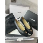 Chanel ©️𝘃𝗶𝗻𝘁𝗮𝗴𝗲 Series 🖤 Vintage Ballet Flats - Round Toe w/ Metal Logo Buckle 🩰 - Image 10