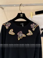 Chanel 25A Haute Atelier Collection 🔎 Heavy Crystal Embroidered Sweater - Black Cashmere Round Neck Pullover w/ Floral Motif - Image 4