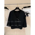 Chanel "👸 Snow White's Cape" 2025P Spring/Summer Collection - Cashmere Jacquard 3/4 Sleeve Capelet w/ Crystal Flower Brooch - Image 4