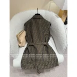 FENDI Early Fall 2025 Collection Classic Jacquard Logo Sleeveless Belted Mid-Length Vest for Women - Image 6
