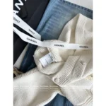 Chanel 2025A Early Spring Collection 🌸 Runway Chunky Knit Cardigan - Cropped Cream Cable Knit w/ Pockets - Image 9