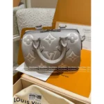 Louis Vuitton Classic Versatile "Rich Girl Must-Have"❗️ New Speedy 20 Handbag/Bowling Bag - Crossbody Shoulder Bag for Women - Image 10