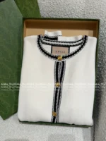 Gucci 2025 Early Spring Collection 🎓 Preppy Color-Block Cardigan - Metallic Button Pocket Logo Round Neck Knit - Image 4