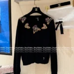 Chanel 25A Haute Atelier Collection 🔎 Heavy Crystal Embroidered Sweater - Black Cashmere Round Neck Pullover w/ Floral Motif