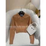Prada 2025 Early Fall/Winter Collection 🐻 Back Keyhole Detail ◀️ Lapel Cropped Polo Knit Cashmere Sweater for Women - Image 3