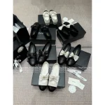 Chanel 2025 Fall/Winter Collection 🖤 Heavyweight Metal Chain ⛓️ Bow Accent Color-Block Round Toe Mary Jane Pumps for Women