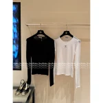 Chanel 2025 Fall/Winter Collection 🤍 Round Neck Stretch Slim-Fit Cotton Sparkle Logo Base Layer Long Sleeve Knit Top
