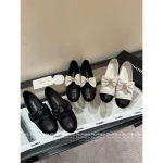 Chanel 2025 Fall/Winter Collection 🖤 Heavyweight Metal Chain ⛓️ Bow Accent Color-Block Round Toe Mary Jane Pumps for Women - Image 4