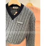 miumiu 2025 Early Fall Collection 💵 Cropped V-Neck Cable Knit Pullover Sweater for Women - 100% Wool - Image 9