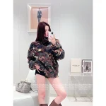 Louis Vuitton 2025 Early Fall/Winter Collection 🌈 Embroidered Letter Logo Zip-Front Long Plush Coat Unisex Loose Fit - Image 4