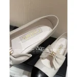 Chanel 2025 Fall/Winter Collection 🖤 Heavyweight Metal Chain ⛓️ Bow Accent Color-Block Round Toe Mary Jane Pumps for Women - Image 9