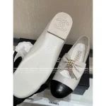 Chanel 2025 Fall/Winter Collection 🖤 Heavyweight Metal Chain ⛓️ Bow Accent Color-Block Round Toe Mary Jane Pumps for Women - Image 8