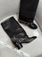 Chanel 2025 Fall/Winter Must-Have Combat Boots ❕ 100% Genuine Leather Wide-Cuff Metal Chain ⛓️👢 Leg-Lengthening Boots - Instantly Create the Illusion of Longer Legs! - Image 11