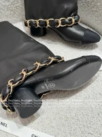 Chanel 2025 Fall/Winter Must-Have Combat Boots ❕ 100% Genuine Leather Wide-Cuff Metal Chain ⛓️👢 Leg-Lengthening Boots - Instantly Create the Illusion of Longer Legs! - Image 31