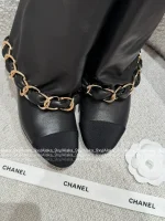 Chanel 2025 Fall/Winter Must-Have Combat Boots ❕ 100% Genuine Leather Wide-Cuff Metal Chain ⛓️👢 Leg-Lengthening Boots - Instantly Create the Illusion of Longer Legs! - Image 29