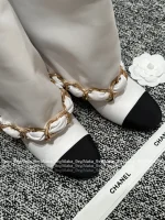 Chanel 2025 Fall/Winter Must-Have Combat Boots ❕ 100% Genuine Leather Wide-Cuff Metal Chain ⛓️👢 Leg-Lengthening Boots - Instantly Create the Illusion of Longer Legs! - Image 27