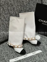 Chanel 2025 Fall/Winter Must-Have Combat Boots ❕ 100% Genuine Leather Wide-Cuff Metal Chain ⛓️👢 Leg-Lengthening Boots - Instantly Create the Illusion of Longer Legs! - Image 26