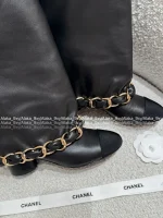 Chanel 2025 Fall/Winter Must-Have Combat Boots ❕ 100% Genuine Leather Wide-Cuff Metal Chain ⛓️👢 Leg-Lengthening Boots - Instantly Create the Illusion of Longer Legs! - Image 24