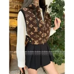 Louis Vuitton 2025 Early Fall/Winter Collection 🔍 Hooded Sleeveless Polar Fleece Granular Print Logo Quilted Vest for Women - Image 15
