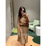 Loewe 2025 Early Fall/Winter Collection 🤎 Yang Mi Same Style Cut-Out V-Neck Button Crochet Knit Wool Sweater for Women - Image 3