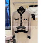 Chanel 2025 Fall/Winter Collection 🔍 Patchwork False Two-Piece Design Color-Block Bow Crystal Button 🐑 Round Neck Cashmere Knit Cardigan for Women - Image 11