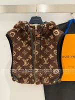 Louis Vuitton 2025 Early Fall/Winter Collection 🔍 Hooded Sleeveless Polar Fleece Granular Print Logo Quilted Vest for Women - Image 5