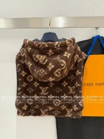 Louis Vuitton 2025 Early Fall/Winter Collection 🔍 Hooded Sleeveless Polar Fleece Granular Print Logo Quilted Vest for Women - Image 4