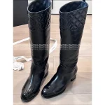 Chanel 2025 Fall/Winter Collection 👢 Quilted Pattern Embossed Logo Imported Genuine Patent Leather Equestrian Boots - Image 6