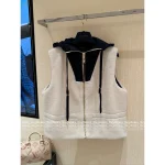 Louis Vuitton 2025 Early Fall/Winter Collection 🆕 Back Jacquard Embroidery Logo Hooded Design Faux Fur Vest for Women