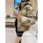 BURBERRY 2025 Fall/Winter Collection 🤎 Socialite Plaid Stand-Collar Hooded Badge Logo 90% White Duck Down Puffer Coat for Women - Image 7