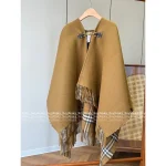 BURBERRY 2025 Fall/Winter Collection 🦙 Little Rich Girl Plaid Fringe Mid-Length Heavyweight Reversible Shearling Cape - Image 6